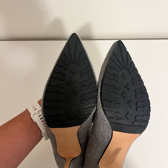 Grey heels - Picture 5 of 5